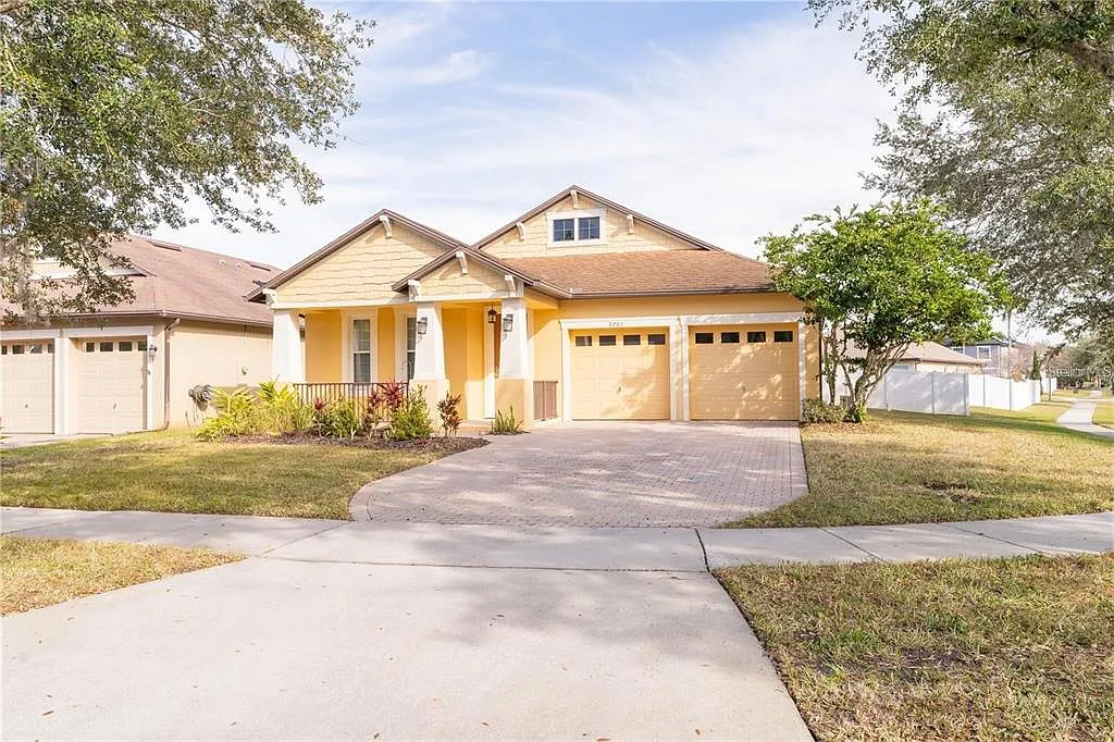 3 bed, 2.0 bath, 2112 sqft, $2,700 — Photo 1