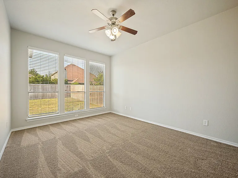 3213 Hornbeam St — Photo 16