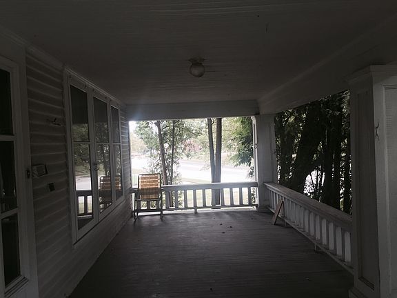 2nd image of 639 Chestnut Blvd