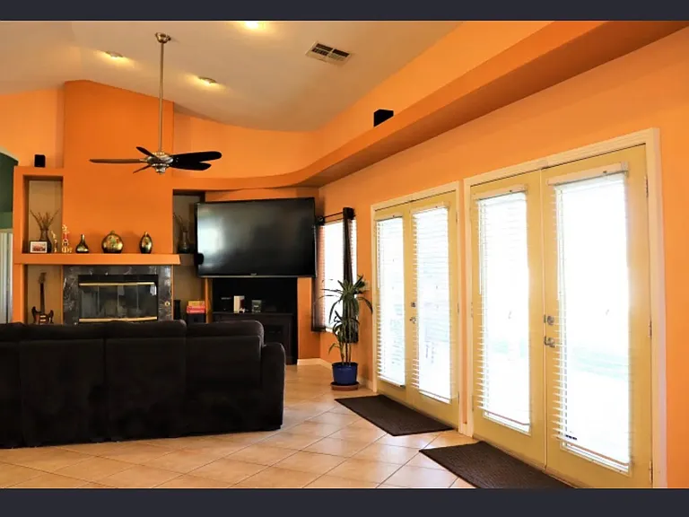 7518 Redwood Ave — Photo 17