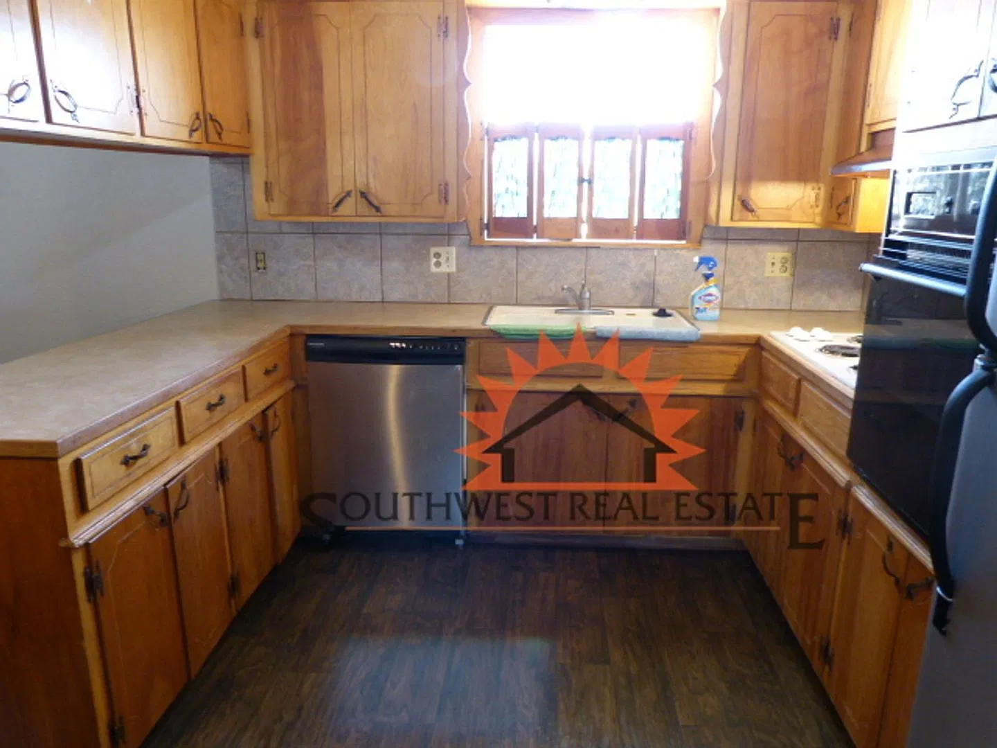 Brick 3 bedroom 2 bath home — Photo 3