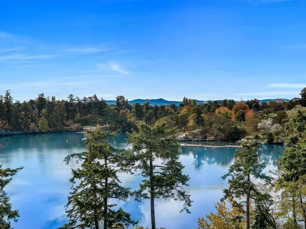 105 Gorge Rd E #403, Victoria, BC V9A 6Z3
