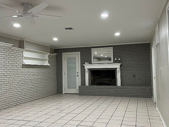 Living Room with fireplace  