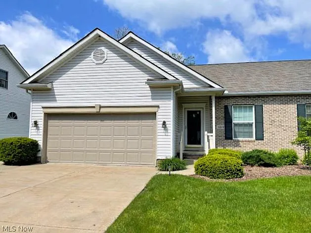 1215 Spring Ridge Cir photo 1