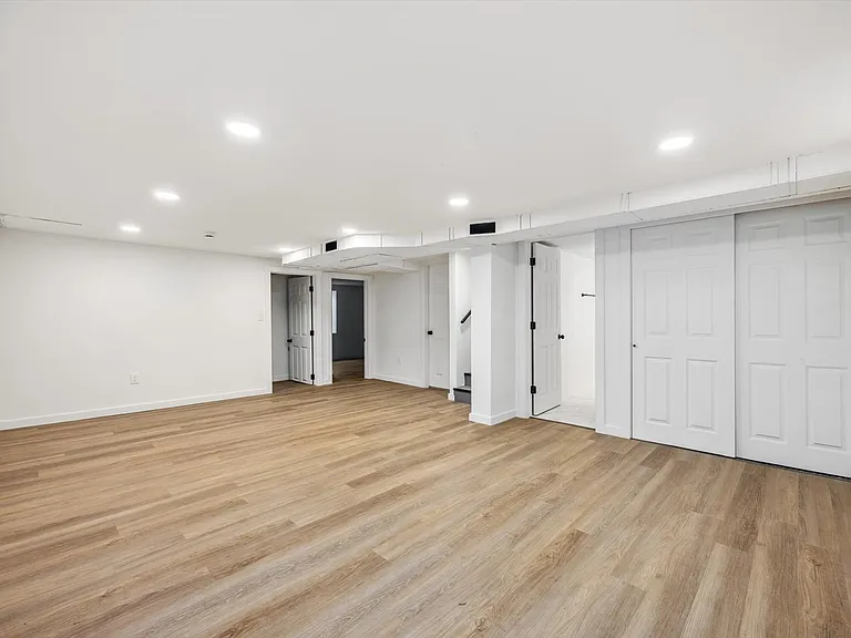 305 W Geneseo St #A — Photo 10