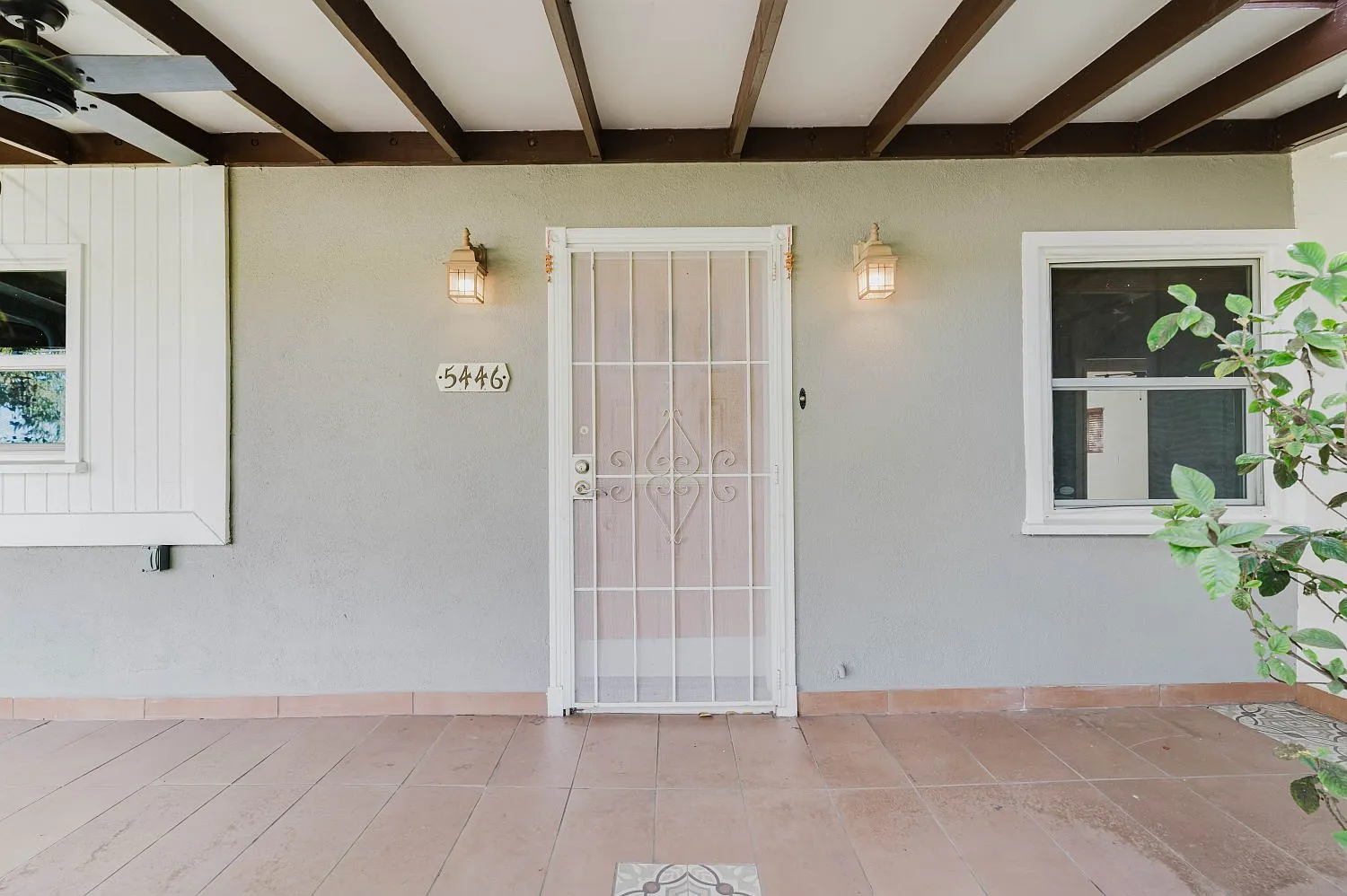 4 bed, 1976 sqft, $4,600 — Photo 1