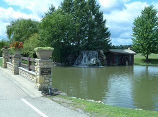 8 W Prairie Ct, Hawthorn Woods, IL 60047