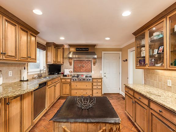 4th image of 240 Clearlake Dr W