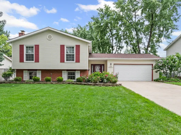 629 70th St, Darien, IL 60561