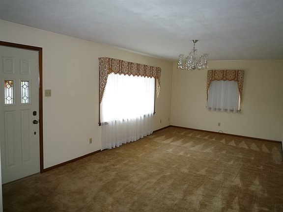 3rd image of 1734 E Magnolia Dr