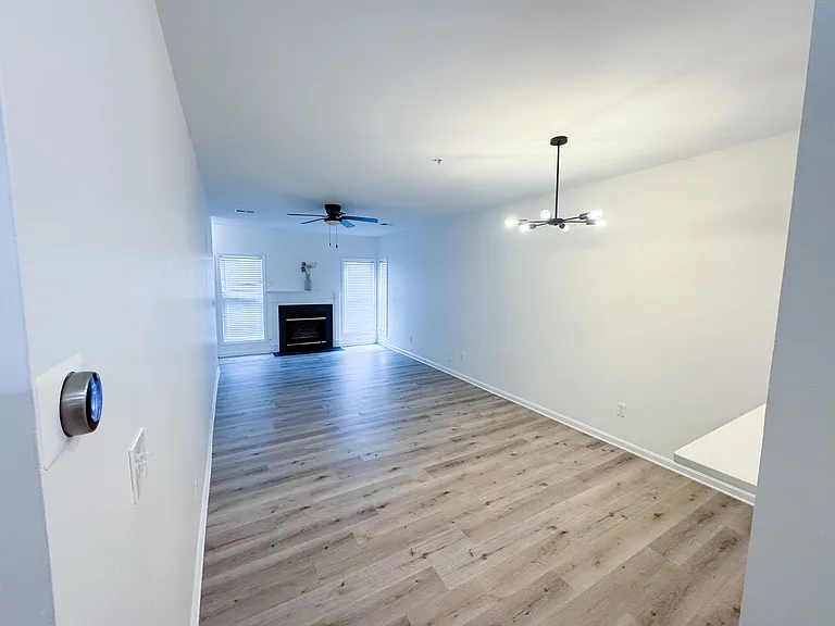 4652 Lawton Way — Photo 7