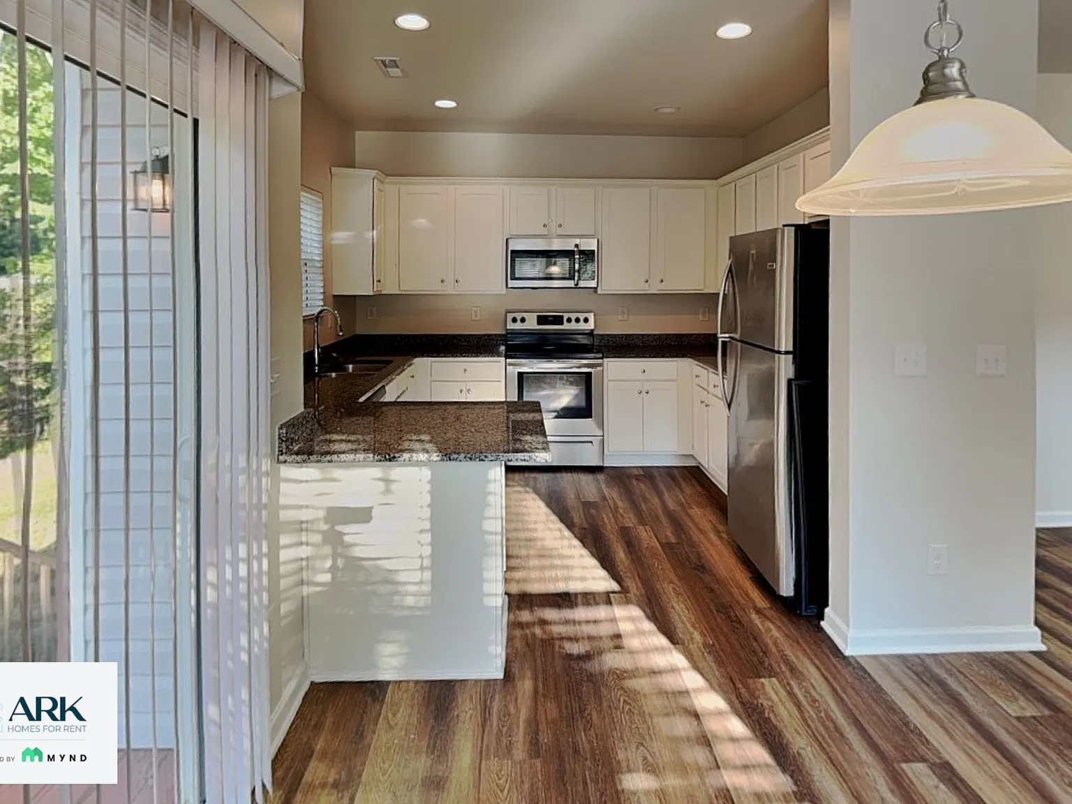 4 bed, 2.5 bath, 1738 sqft, $1,975 — Photo 4
