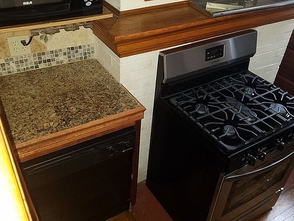 4th image of 3826 Bell St #1