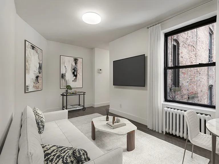 210 W 10th St #1B — Photo 2