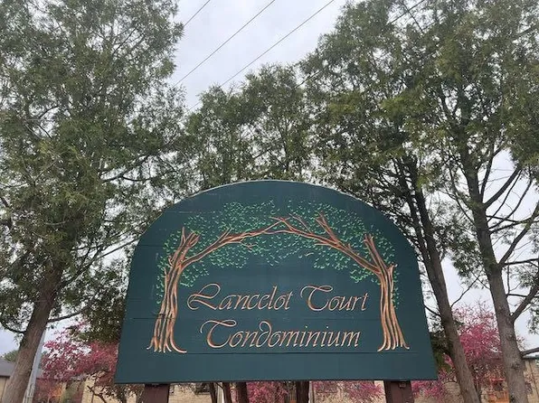 4 Lancelot Ct APT 8, Salem, NH 03079