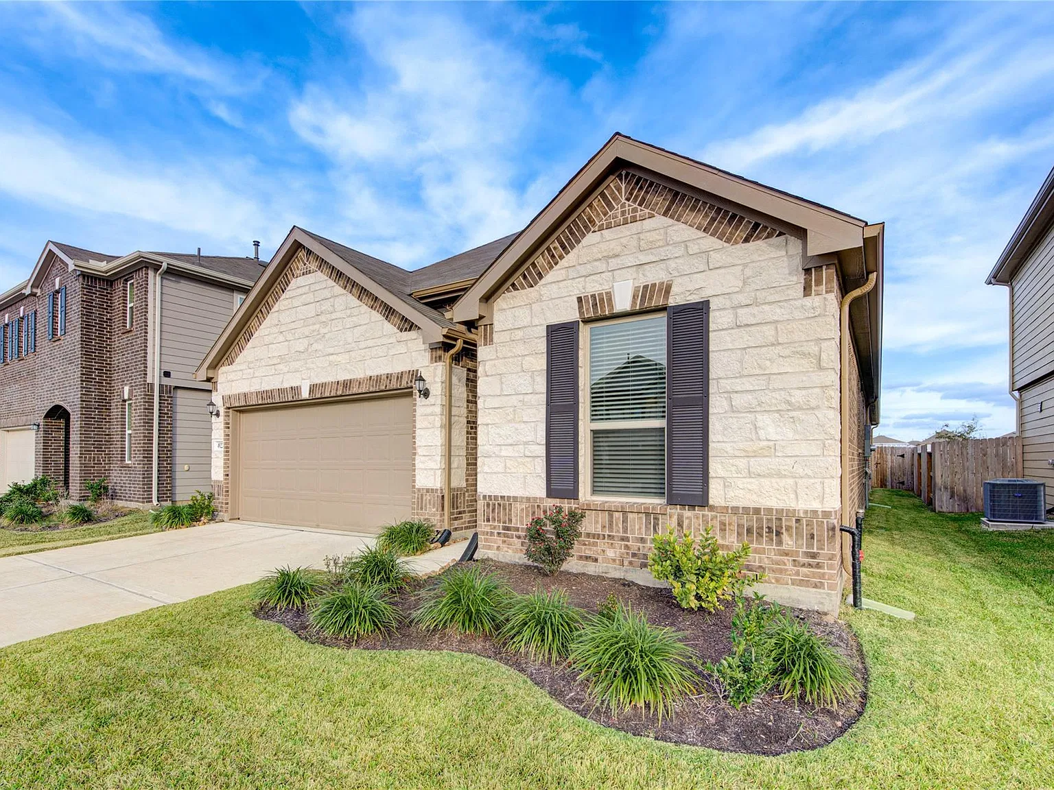 3 bed, 2.0 bath, 1999 sqft, $2,200 — Photo 3