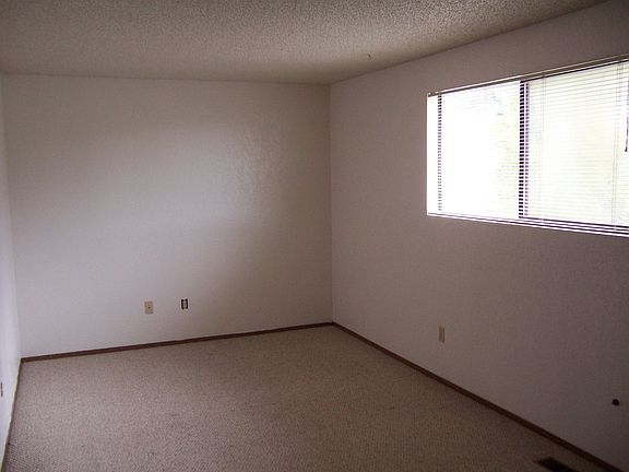 3rd image of 2414 Xenia St APT 4