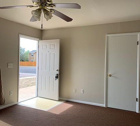 Family room/front door/entryway.