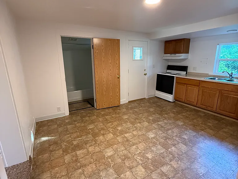 935 Worden Ave #1 — Photo 17