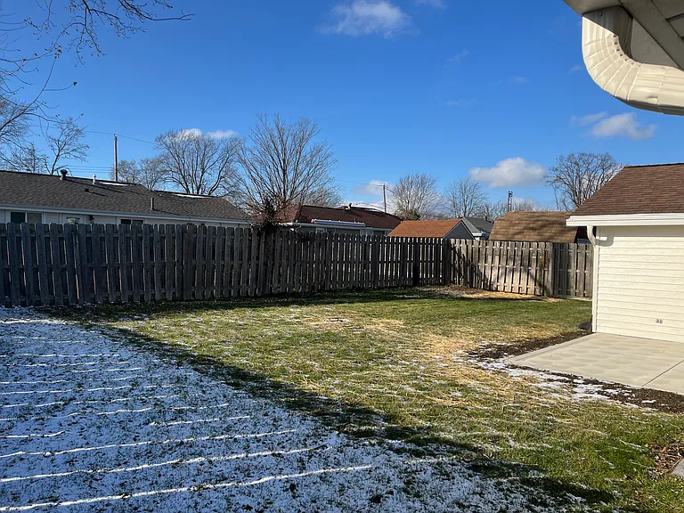 868 Mansfield St — Photo 17