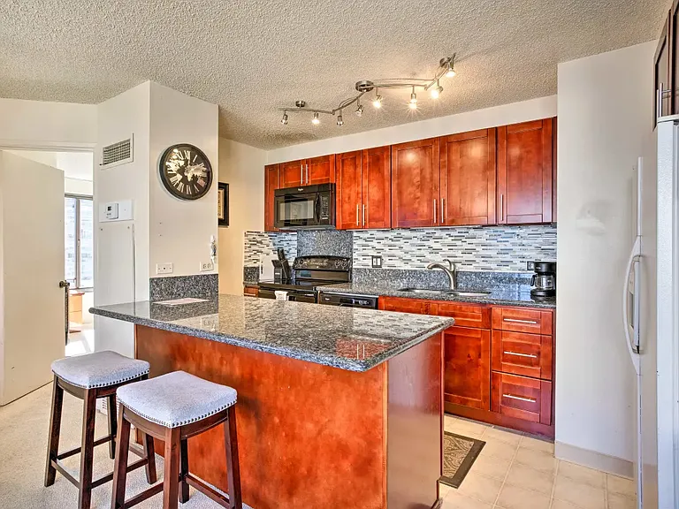 1778 Ala Moana Blvd — Photo 4