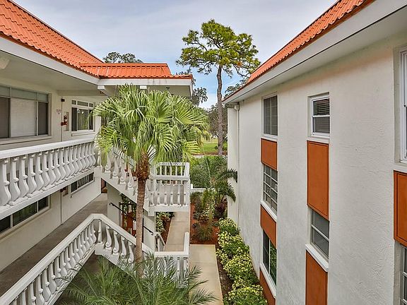 4th image of 2635 Seville Blvd Unit 303