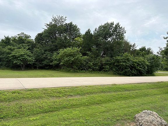 2nd image of 1757 Canyon Lake Rd