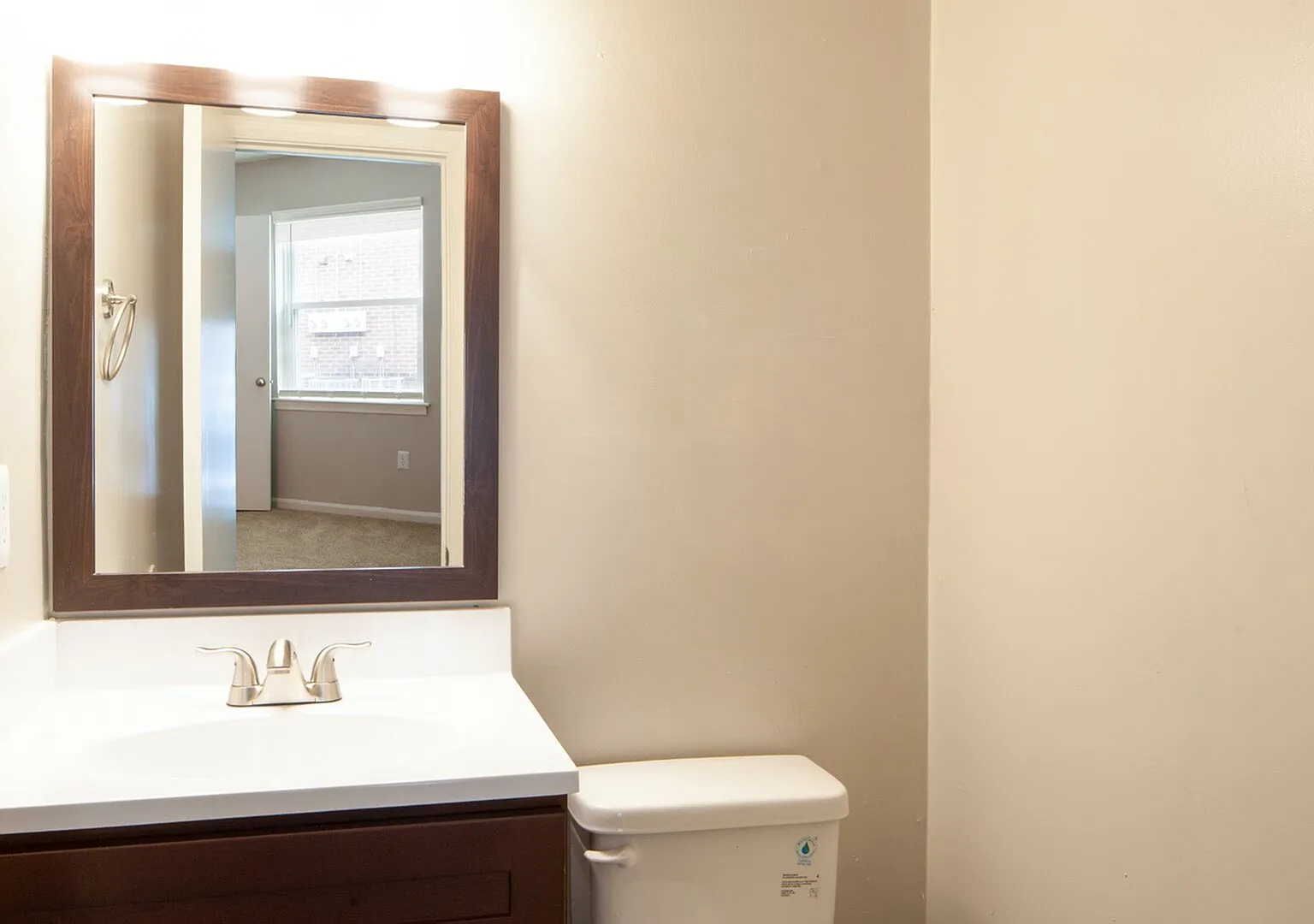 Coliseum Gardens Apartments — Photo 3