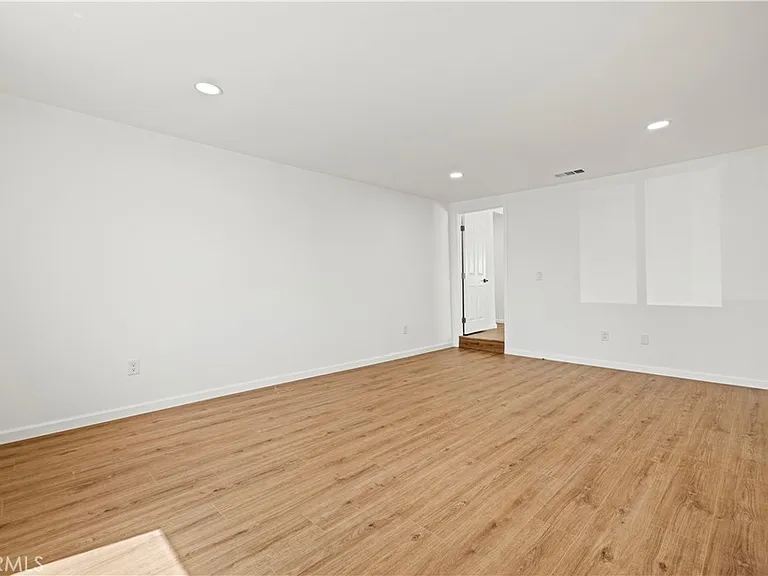 11549 Kagel Canyon St — Photo 22