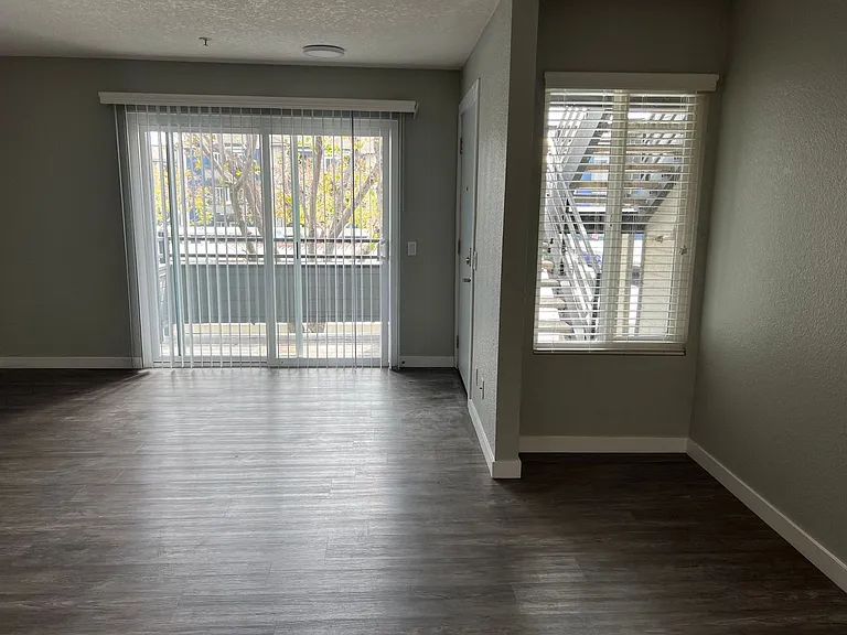 River House Apartments — Photo 47