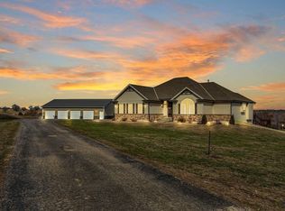 3540 SW 69th St, Wakarusa, KS 66546