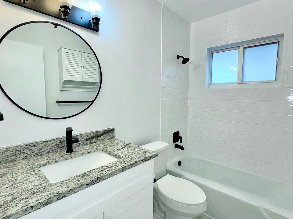 1st image of 412 NE 2nd St #1