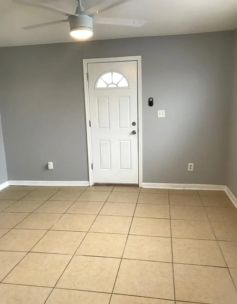 2 bed, 900 sqft, $1,350 — Photo 2