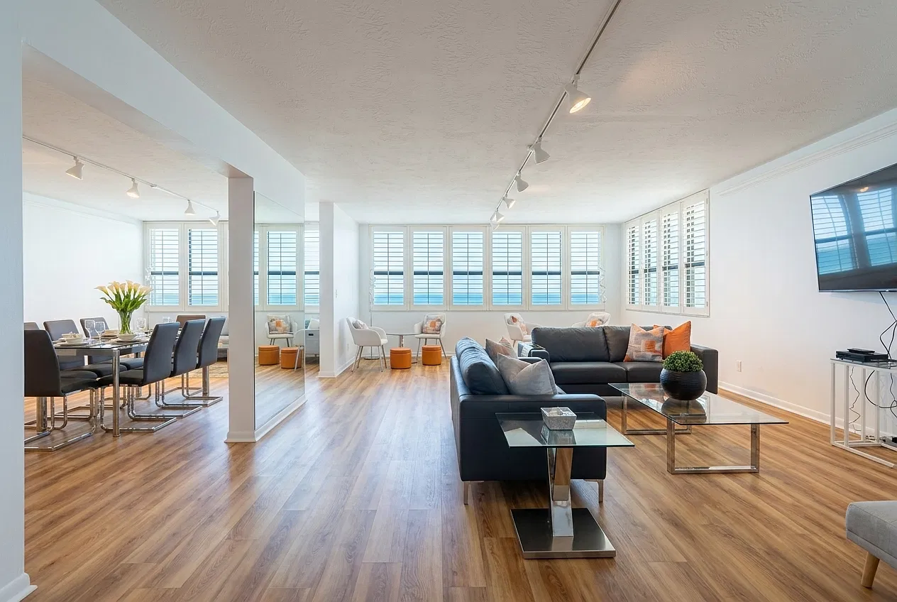 2 bed, 2302 sqft, $10,000 — Photo 2
