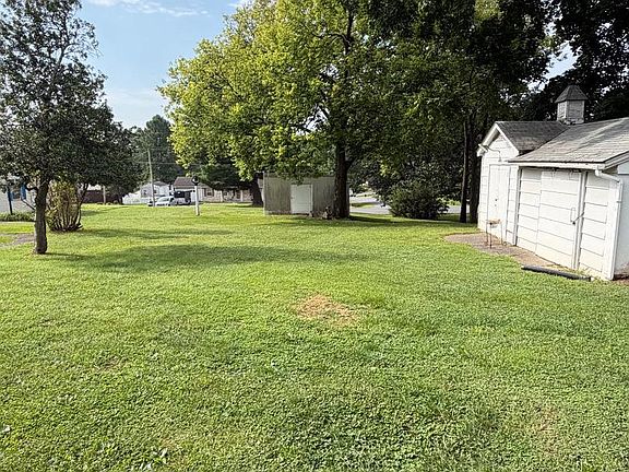 4th image of 452 Valley Mill Rd
