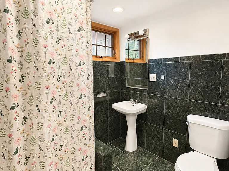 325 Bogert Ave — Photo 10