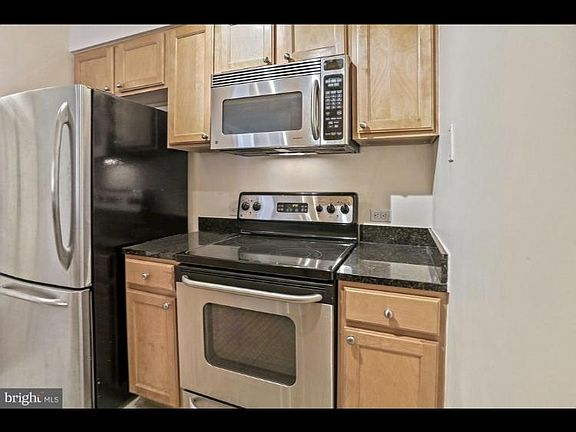 5th image of 880 N Pollard St APT 426