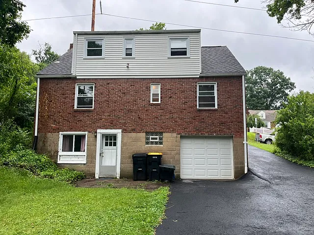 225 Logan Rd — Photo 3