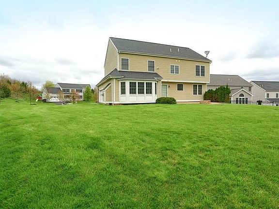 2nd image of 305 Apricot Ct