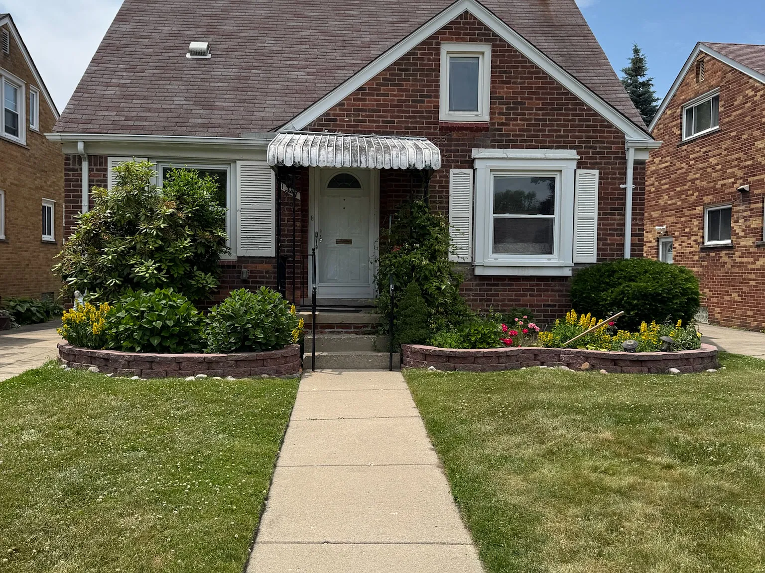3 bed, 1216 sqft, $1,900 — Photo 2