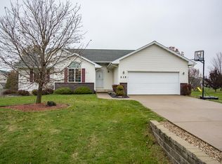 215 Brougham Rd, Robins, IA 52328