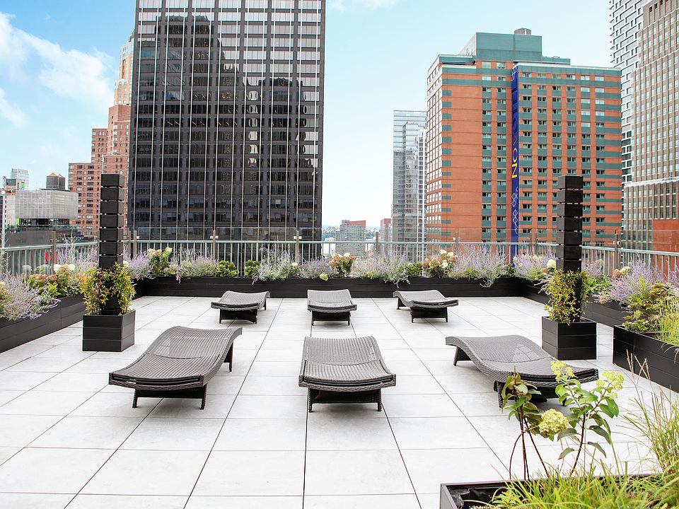 2nd image of 150 W 51st St APT 1728