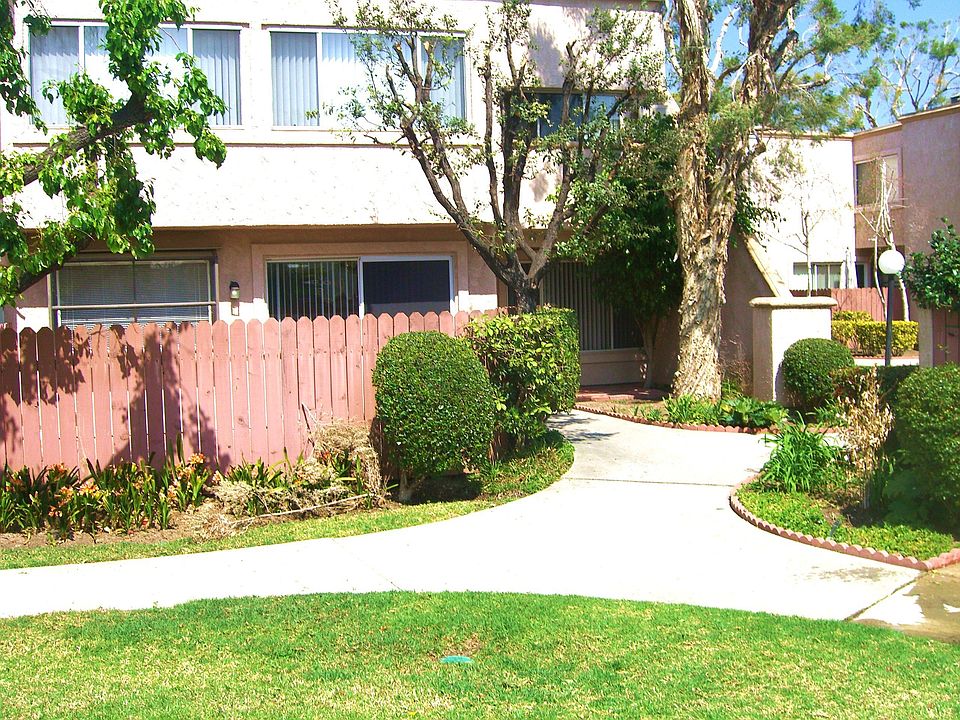 Exceptional End Unit,XL Patio,3 Bed Close to Parking,Granada Hills Charter    