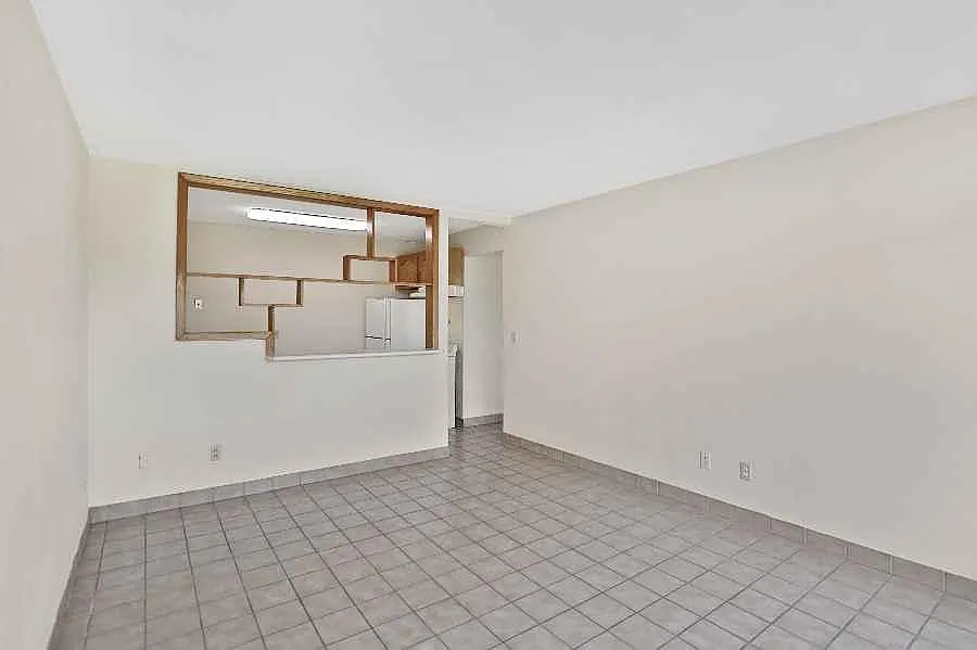 1100 Como Ave SE — Photo 3