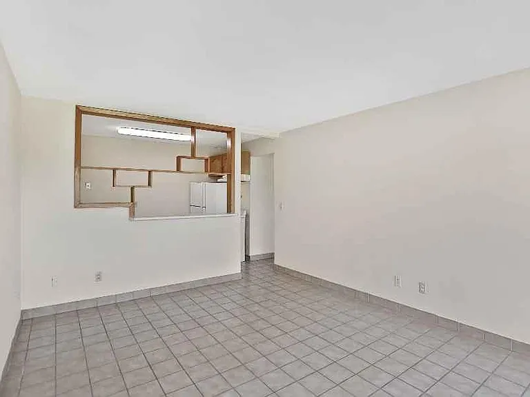 1100 Como Ave SE — Photo 3