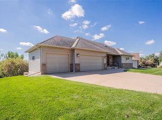 4417 S Oakwood Hills Pkwy, Eau Claire, WI 54701