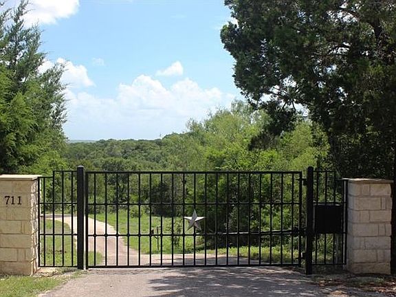 3rd image of 711 Lovejoy Ln