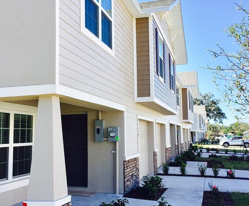 1058 Dossey Oaks Exterior