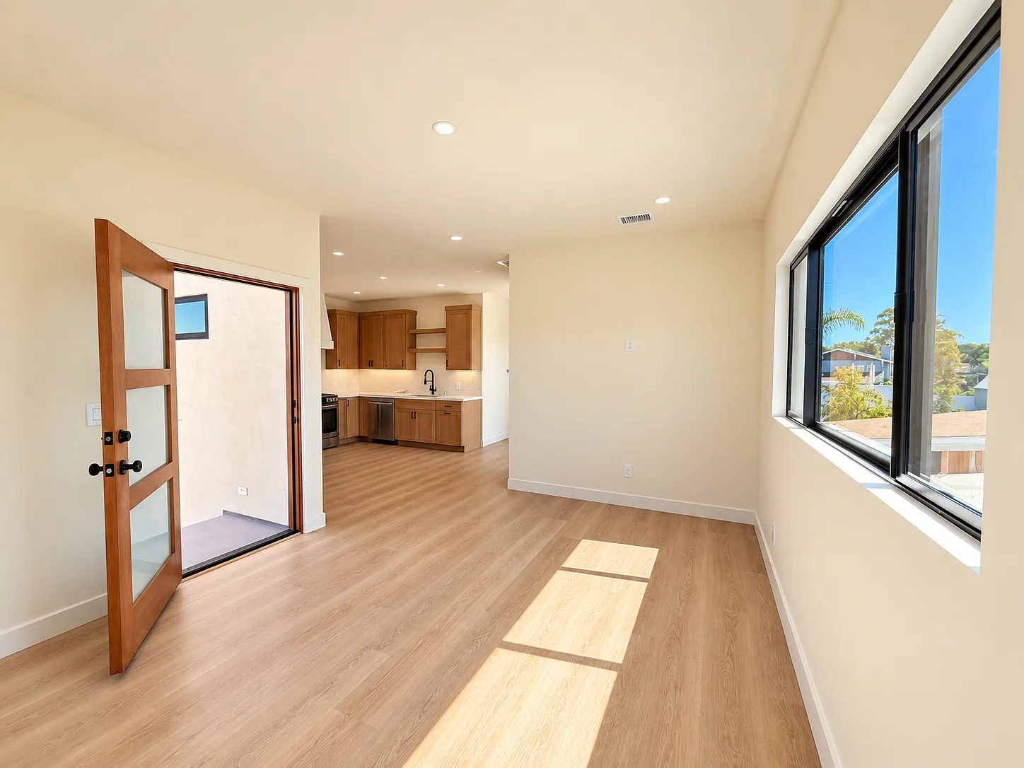 2 bed, 930 sqft, $3,240 — Photo 3