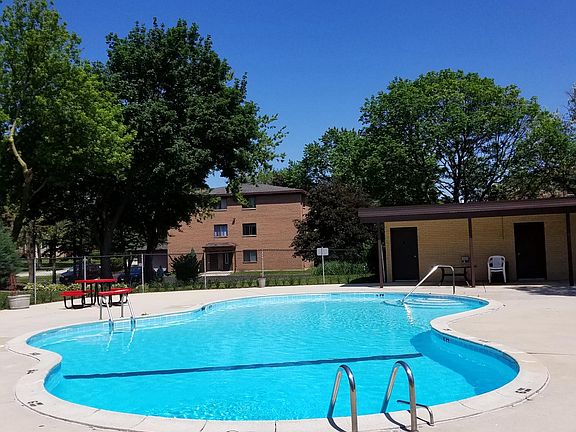 3rd image of 701 W 65th St APT 1